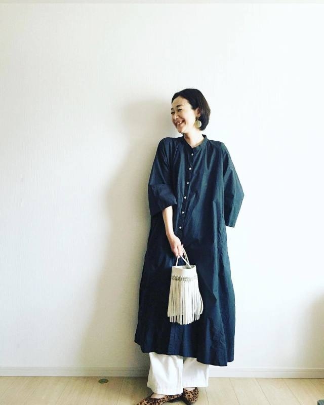 40～50代の“ありがちなシャツワンピコーデ”が1点アイテムを変えるだけで…印象が“今どき”にガラッと変わる垢抜け術が130万再生