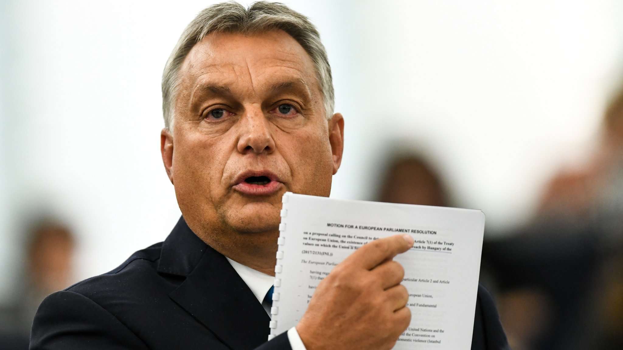 ハンガリー首相 オルバン・ヴィクトル氏が世界的な不法移民の侵略の背後にジョージ・ソロスがいることを証明する文書を公開「現在では世界中で何百万人もの不法移民をアメリカとヨーロッパに送り込む計画が実行に移されている。これは単なる移民問題ではない」 - NewsSharing