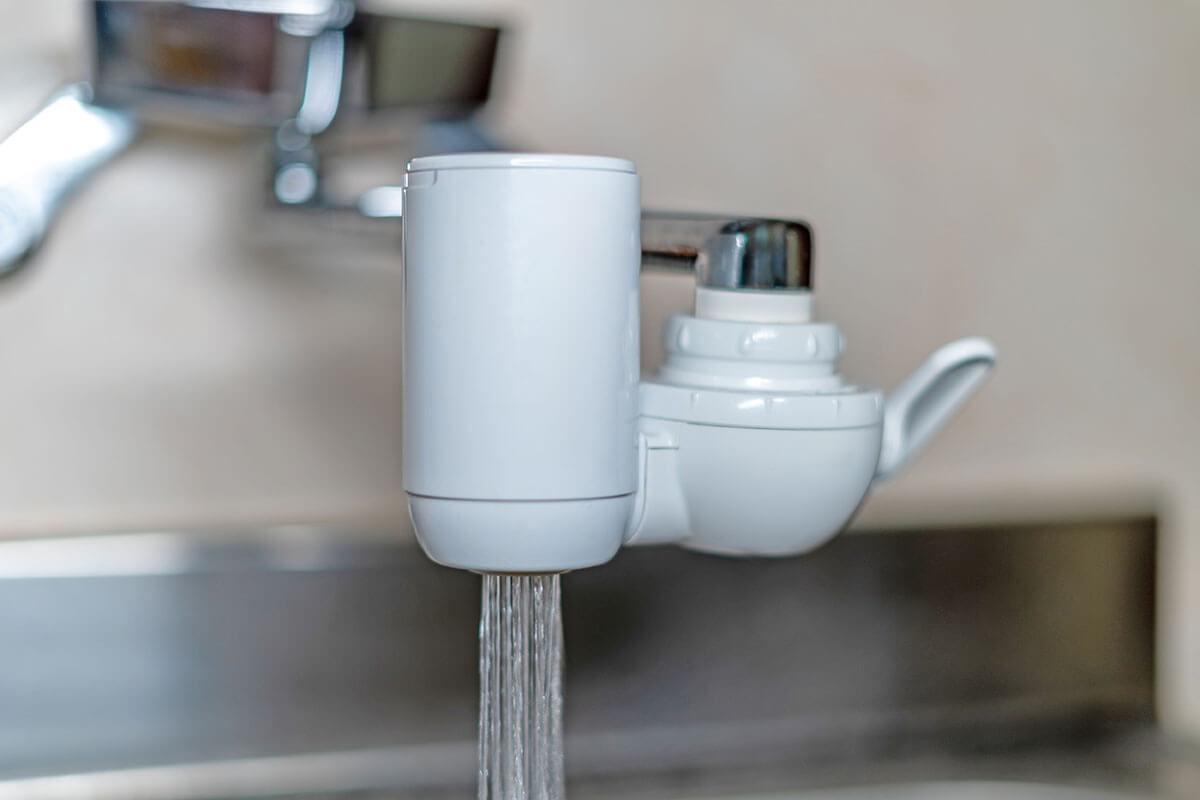 国の対応は後手後手…水道水を汚染「発がん性リスク」の「PFAS」から身を守る“最適解”とは（デイリー新潮） - Yahoo!ニュース
