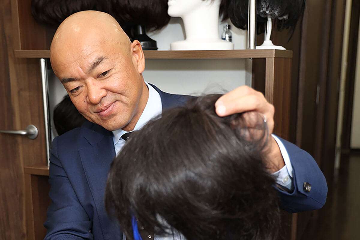 衆院議員「堀井学さん」インタビュー「カツラを着けたら世界が変わりました」（全文） | デイリー新潮