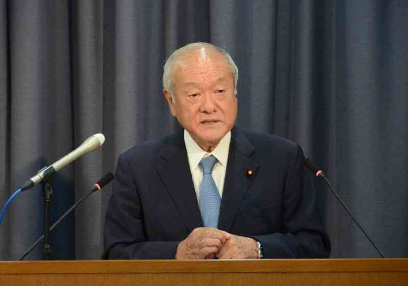 新NISAに広がる動揺「冷静に判断を」　財務相、株価急落で言及（毎日新聞） - Yahoo!ニュース