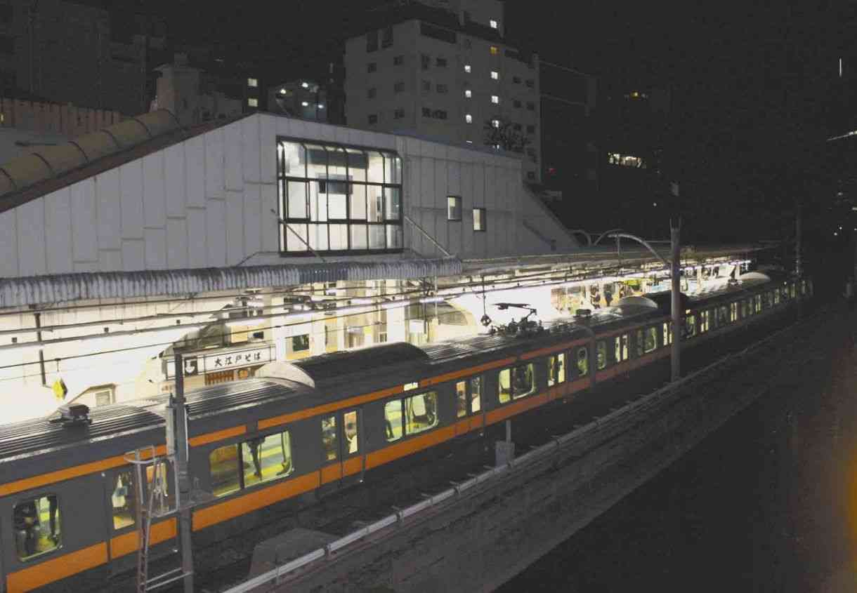東京メトロ・市ケ谷駅、ゲリラ豪雨で水浸し　Xで投稿された動画に「駅沈むて」「まるで川のよう」とSOSの声：中日スポーツ・東京中日スポーツ 