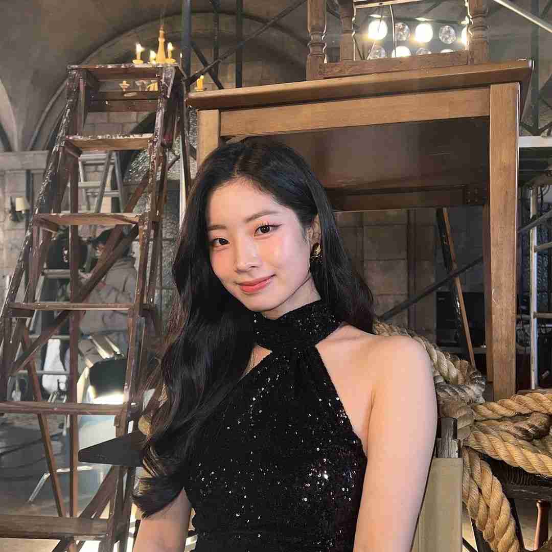 【TWICE】優里がドライフラワーを歌っているとダヒョンが知った時の反応がカワイイと話題に - PopandMore