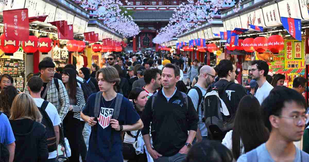 7月訪日客、単月過去最高329万人　1～7月2000万人突破は最速 | 毎日新聞