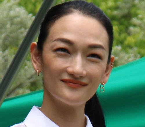 冨永愛、ガンバレルーヤとの３ショットに衝撃　「脚ながっ」「同じ人類なのか？」 - 芸能 : 日刊スポーツ