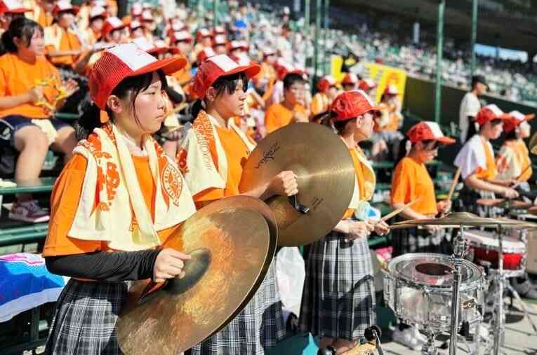 高校野球“チアの盗撮”に本音「ノースリーブとミニスカートに憧れたけど…」現地記者が聞いた「半袖が安心」「先生が応援席をパトロール」悩む現場