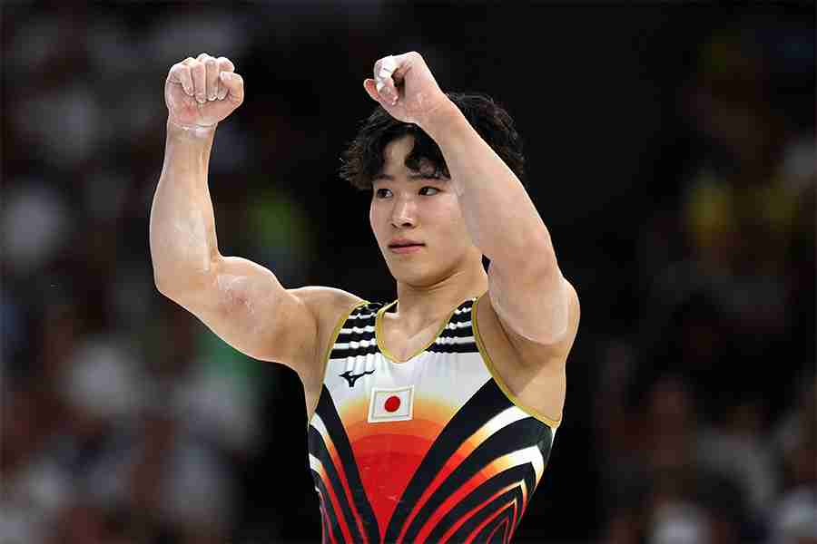 団体・個人総合二冠の岡慎之助が鉄棒でも金メダル！初の五輪で金3つ、銅1つ、4つのメダルを獲得！【パリ五輪 体操】（テレ東スポーツ） - Yahoo!ニュース