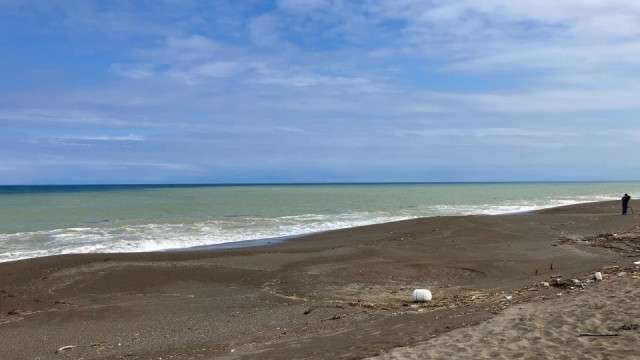 「妻が沖に流された」45歳の女性が家族で海岸を散歩中、波打ち際にいた子どもを引き戻そうと…波にさらわれ死亡　波浪注意報発表中　北海道木古内町（HBC北海道放送ニュース）｜ｄメニューニュース（NTTドコモ）