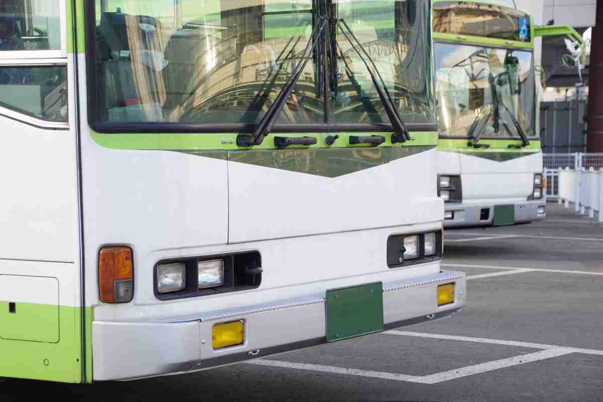 このまま「路線バス」の廃止・減便が進むと日本各地が“陸の孤島”だらけになる | マネーポストWEB