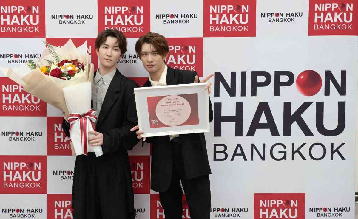 『それSnow Manにやらせて下さい』タイで史上初の快挙　渡辺翔太＆向井康二が表彰式に参加「次は9人全員で来れたら」  | ORICON NEWS