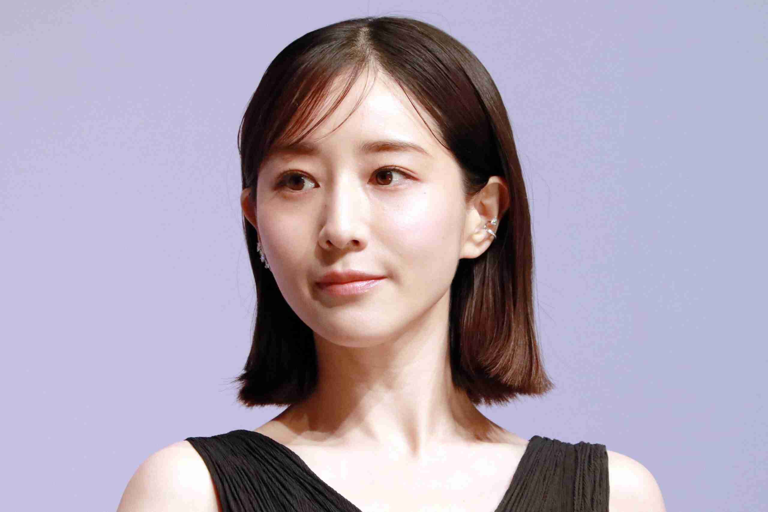 田中みな実、「肌の透明感が上がった」食生活の秘密は…　「1日3L水を…」「pH値が7．4」 – Sirabee