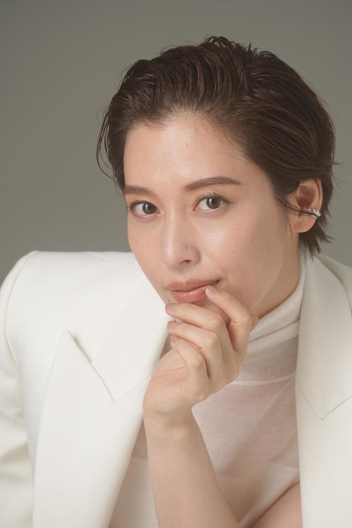 元宝塚トップスター月城かなと、スターダストプロモーションに所属「可能性がたくさん待っている」 - 宝塚 : 日刊スポーツ