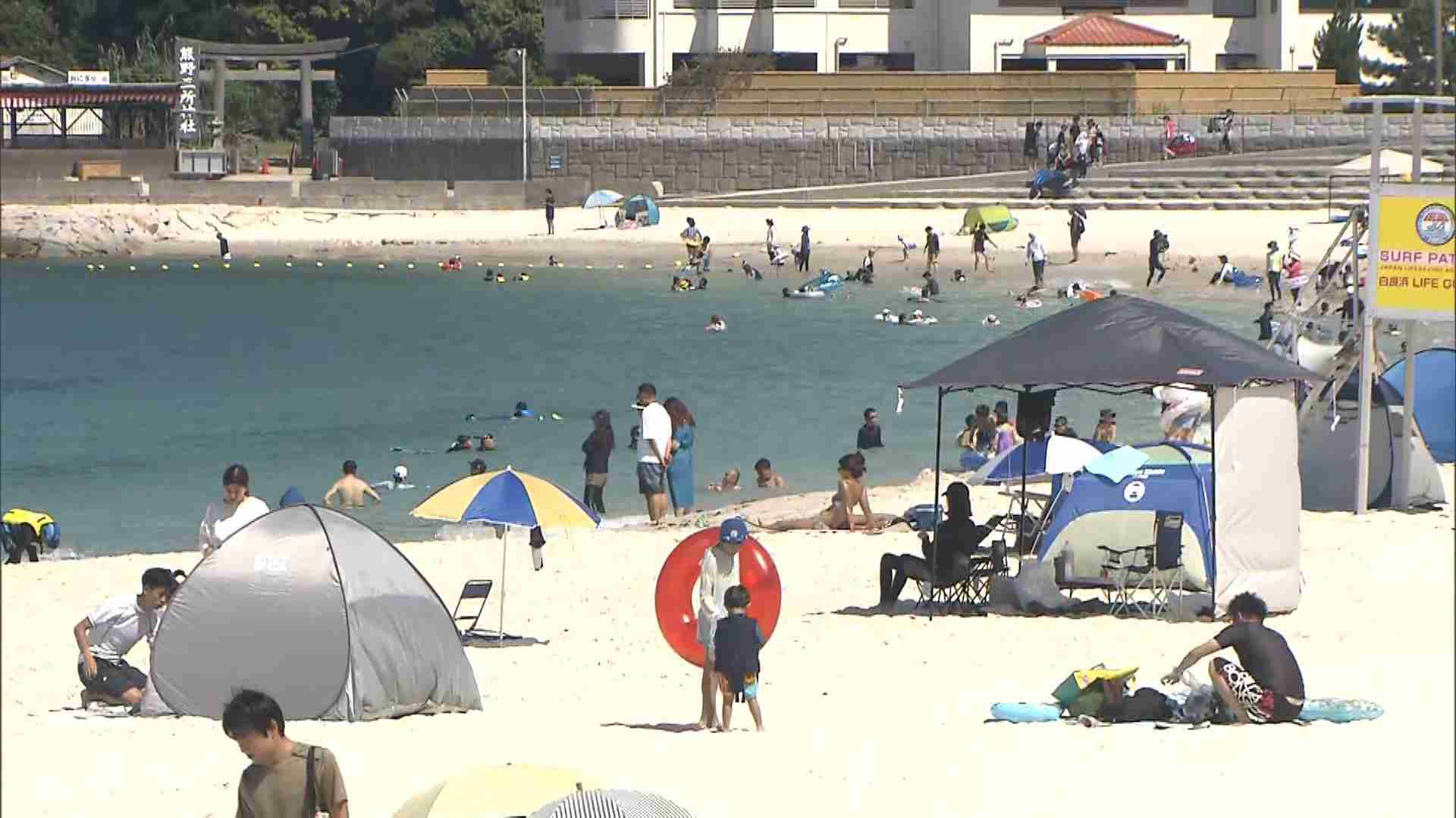 【独自】和歌山・白良浜海水浴場があすから「完全閉鎖」方針固める　9日は“遊泳NG・浜辺OK”にして遊泳客が続出「巨大地震注意」お盆シーズン苦渋の選択（MBSニュース） - Yahoo!ニュース
