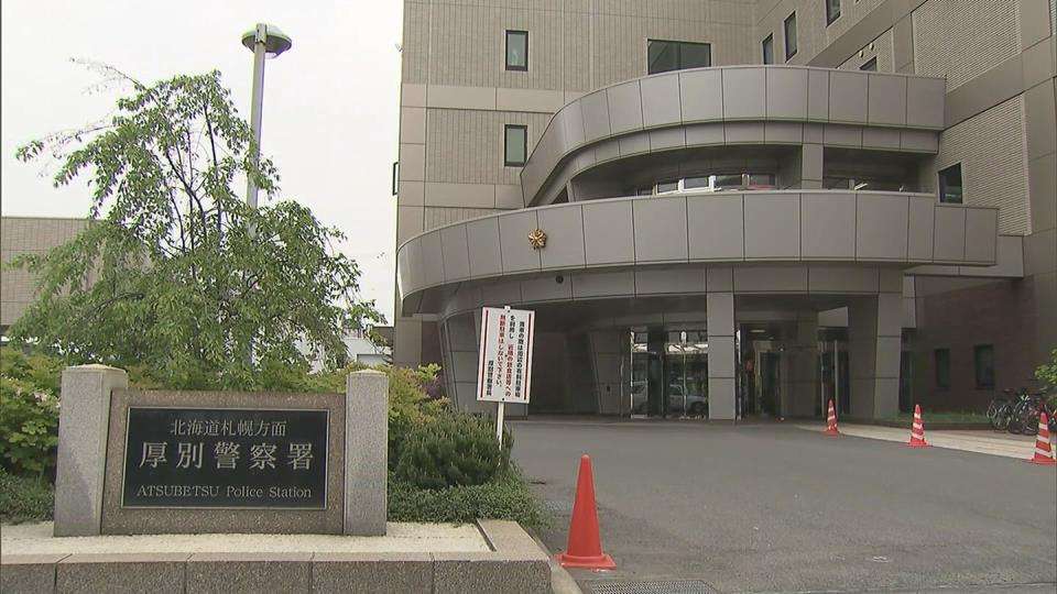 「特急とかちの車内で、窃盗事件が発生」荷棚上のカバンを触る不審な男、現金12万円なくなり…中国から旅行中の47歳を逮捕、通訳介し「お金は盗ってないです。バッグが落ちてきそうになったから、戻しただけ」（HBCニュース北海道） - Yahoo!ニュース