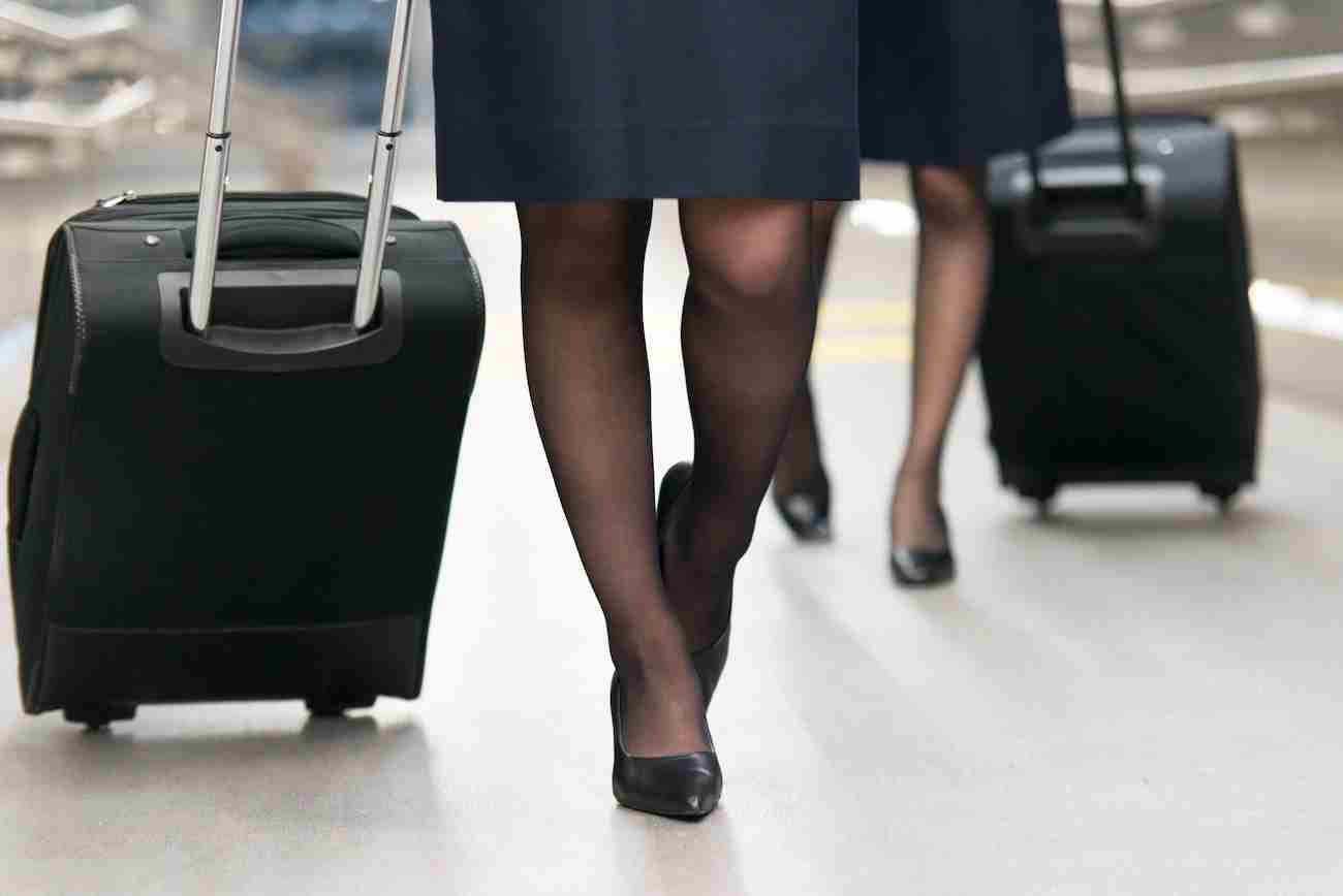         「スカートの下でフラッシュが…」元CAが機内で盗撮被害に。先輩に報告した結果…  |  日刊SPA!    