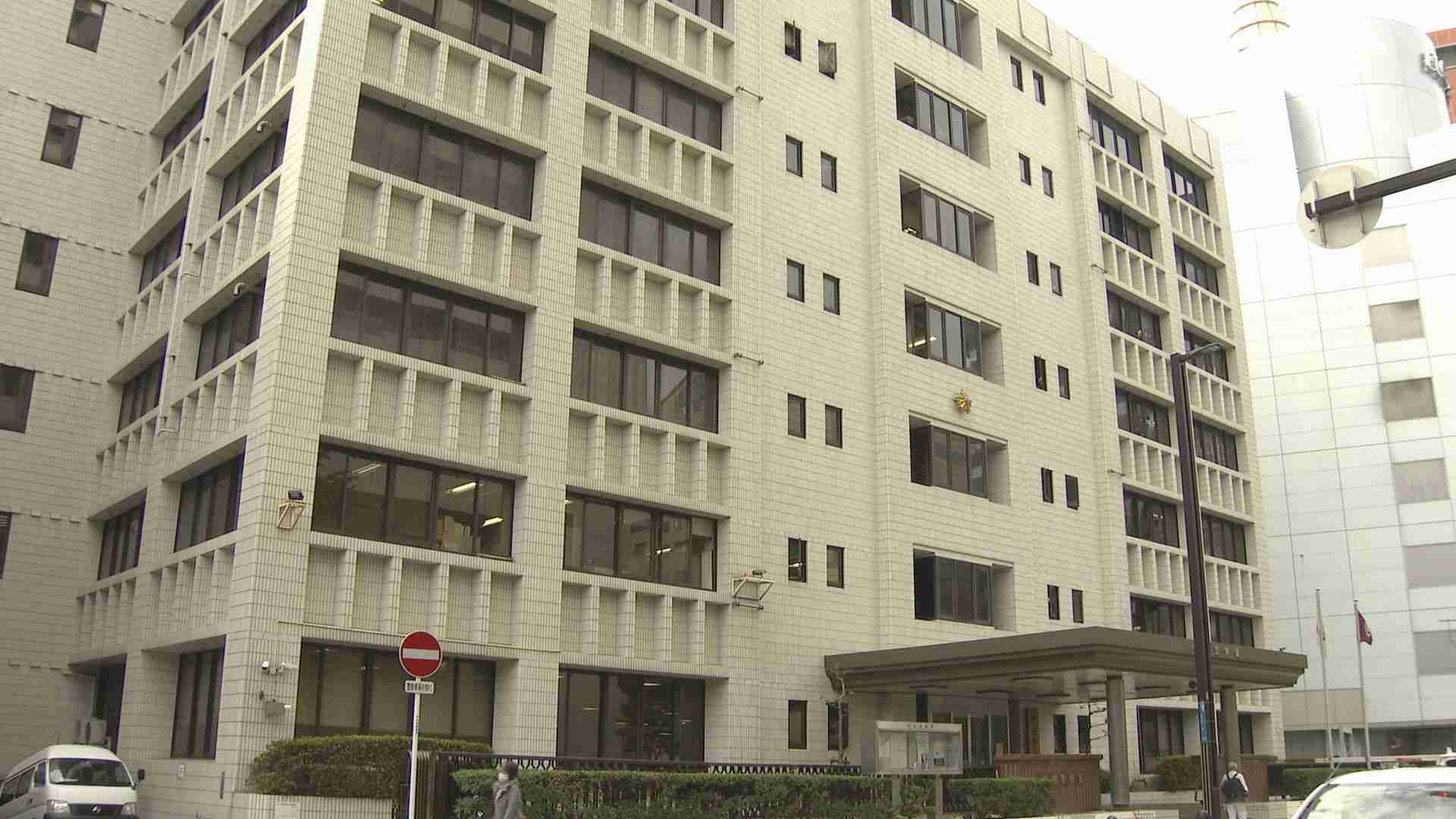 赤信号で横断歩道を渡っていた男　クラクションを鳴らされ激高→乗用車を殴りへこませたか　自称アメリカ人の男（29）を現行犯逮捕（RKB毎日放送） - Yahoo!ニュース