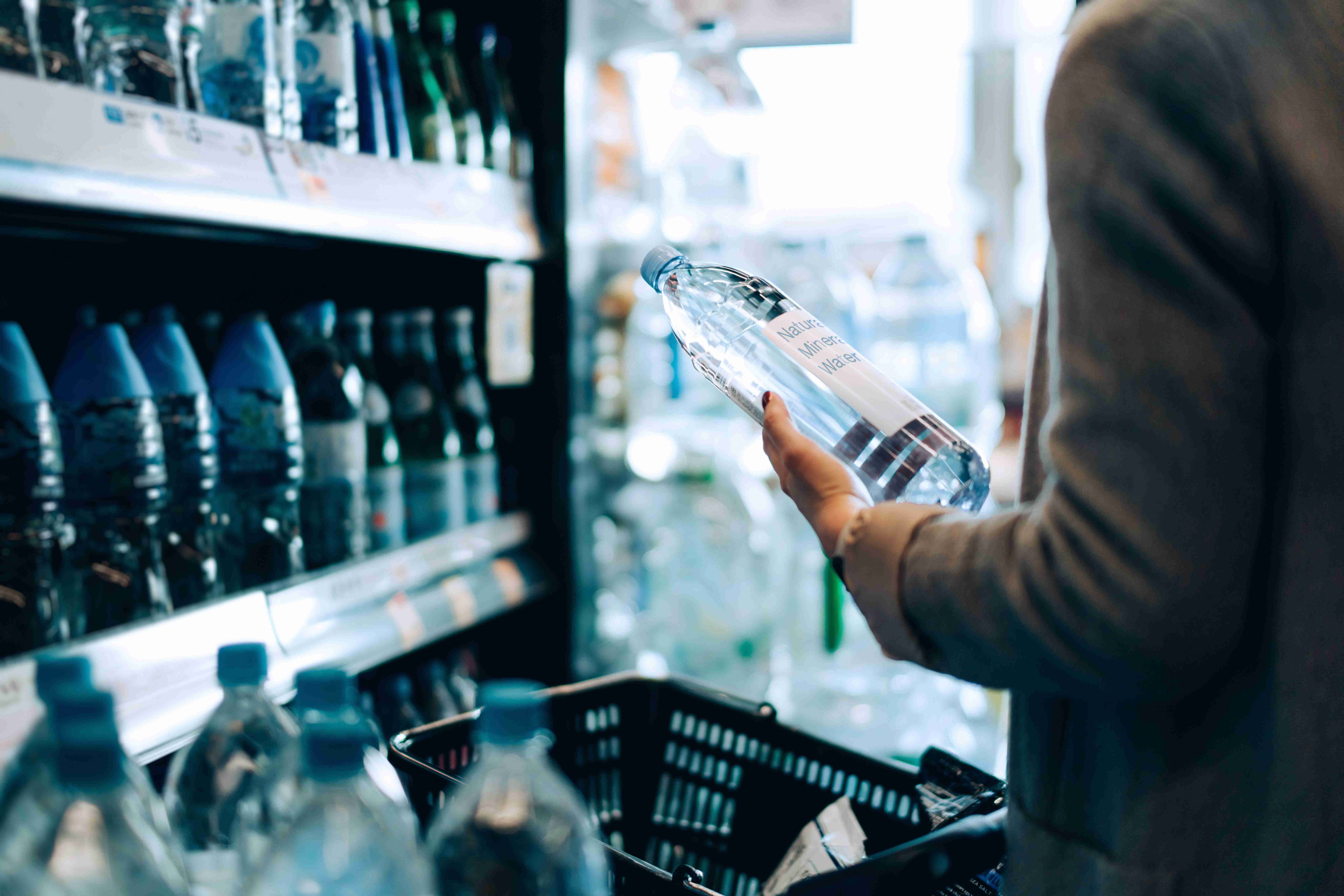 【続きはこちら】災害のたびに水を買い占める義母に苦言を呈すると「何かあってもあなたには分けてあげない」と子供のような発言。買い占め癖でゴミ屋敷寸前の実家を目にして40代主婦が思うこと。 | FORZA STYLE｜ファッション＆ライフスタイル[フォルツァスタイル]