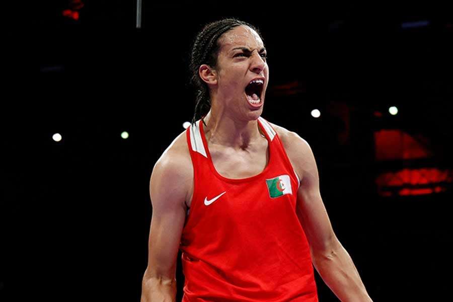 性別騒動の女子ボクサーがメダル確定で号泣　準々決勝で完勝…コーチに励まされ退場、世界的波紋の渦中