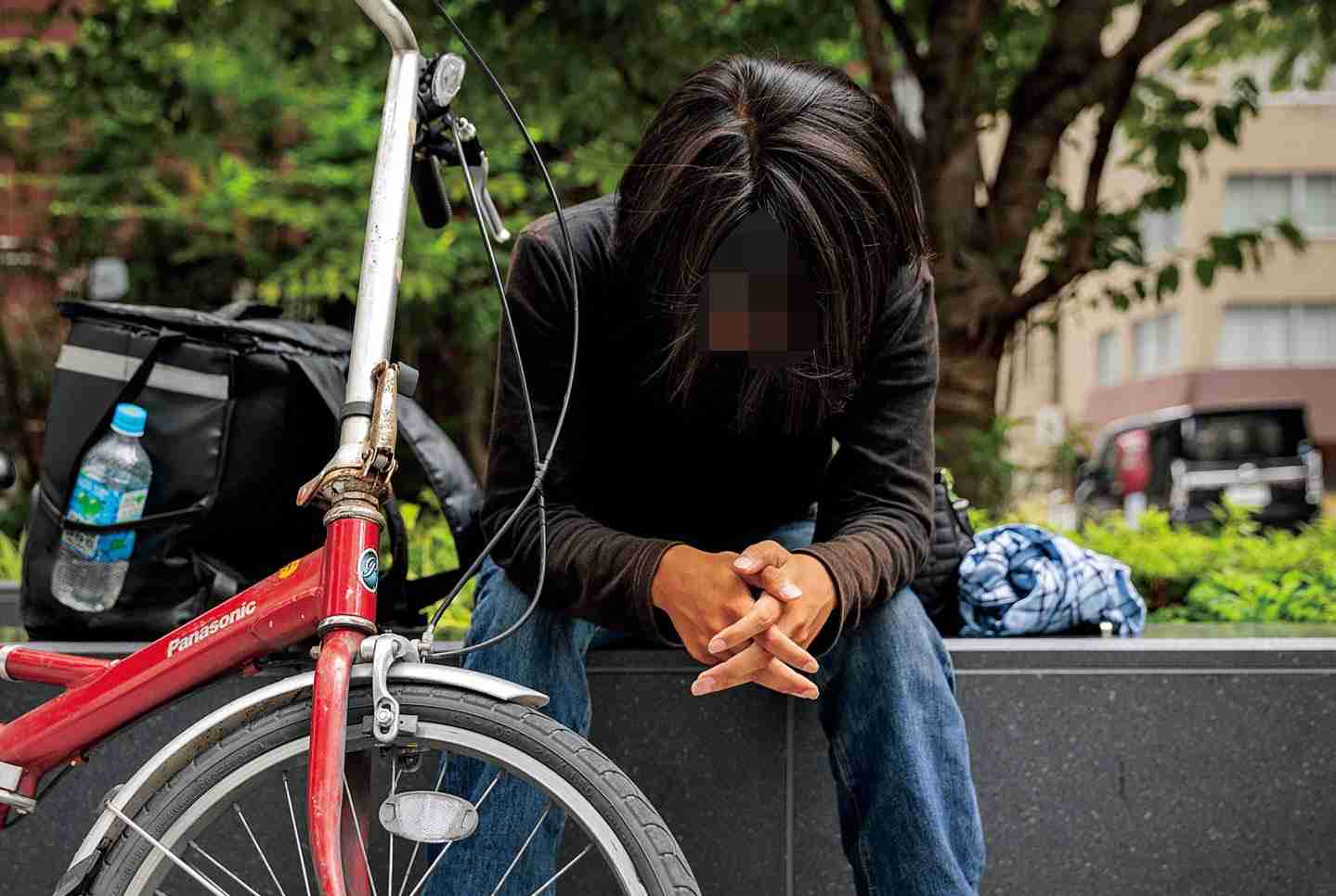         路上生活する24歳ウーバー配達員、失業の原因は“親の借金”…生活保護を受けるも途中で辞退した理由  |  日刊SPA!    