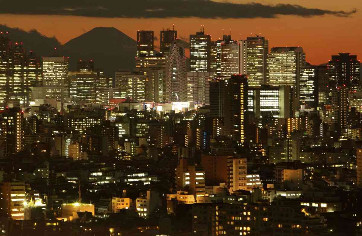 日銀利上げで急落した日本株、長期的見通しへの投資家の期待変わらず - Bloomberg