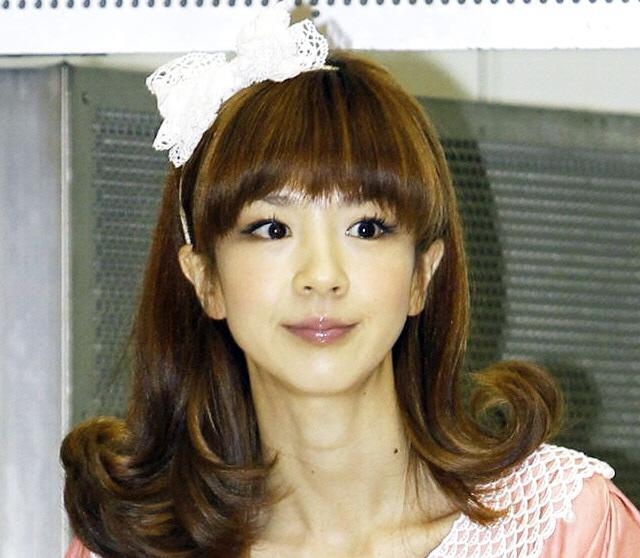 「12歳差に見えない」47歳ほしのあきを夫・三浦皇成騎手が「お迎え」に　結婚時「大丈夫かな」も「お似合い夫婦♥」