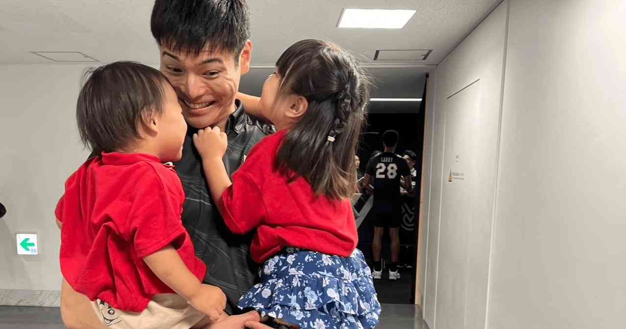 「娘の結婚式を想像して、もう泣いてます」男子バレー高橋健太郎を支えた家族が願う“金メダル”よりも最高の結末「つらい時を見てきたので…」 - バレーボール日本代表 - Number Web - ナンバー
