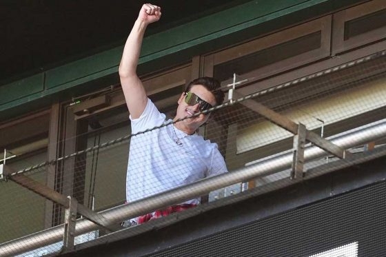 日本ハム新庄監督が甲子園に登場　サングラス姿で観戦、母校の応援に駆け付け騒然 | Full-Count