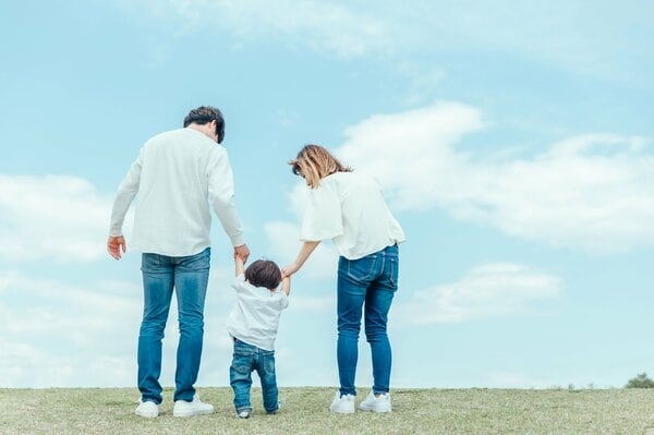 独身者「いずれ結婚する」約8割も「出会いない」が最大のハードル…結婚・出産意識調査「理想的な子ども2人以上」76％も現実的に1人以下が55％｜FNNプライムオンライン