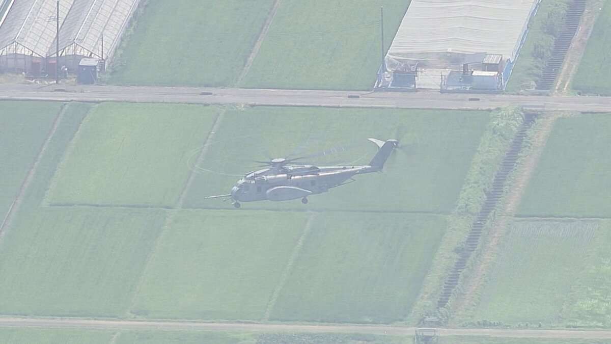 田んぼに米軍のヘリコプターが不時着　午前11時前に目撃者から通報→午後0時40分ごろ飛び立つ　けが人なし　神奈川・海老名市 | TBS NEWS DIG
