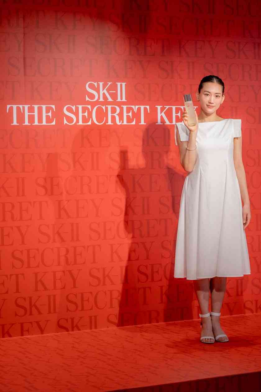 SK-Ⅱグローバルアンバサダーの綾瀬はるかさんが登場！肌年齢27歳を保つ秘訣は「肌と会話をしながらのスキンケア」と告白 | P&Gプレステージ合同会社のプレスリリース