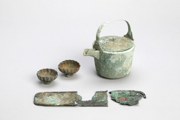 京都市埋蔵文化財研究所 » 【開催中】特別展示「ファッションの考古学－モード・アクセサリー・メイクアップ－」
