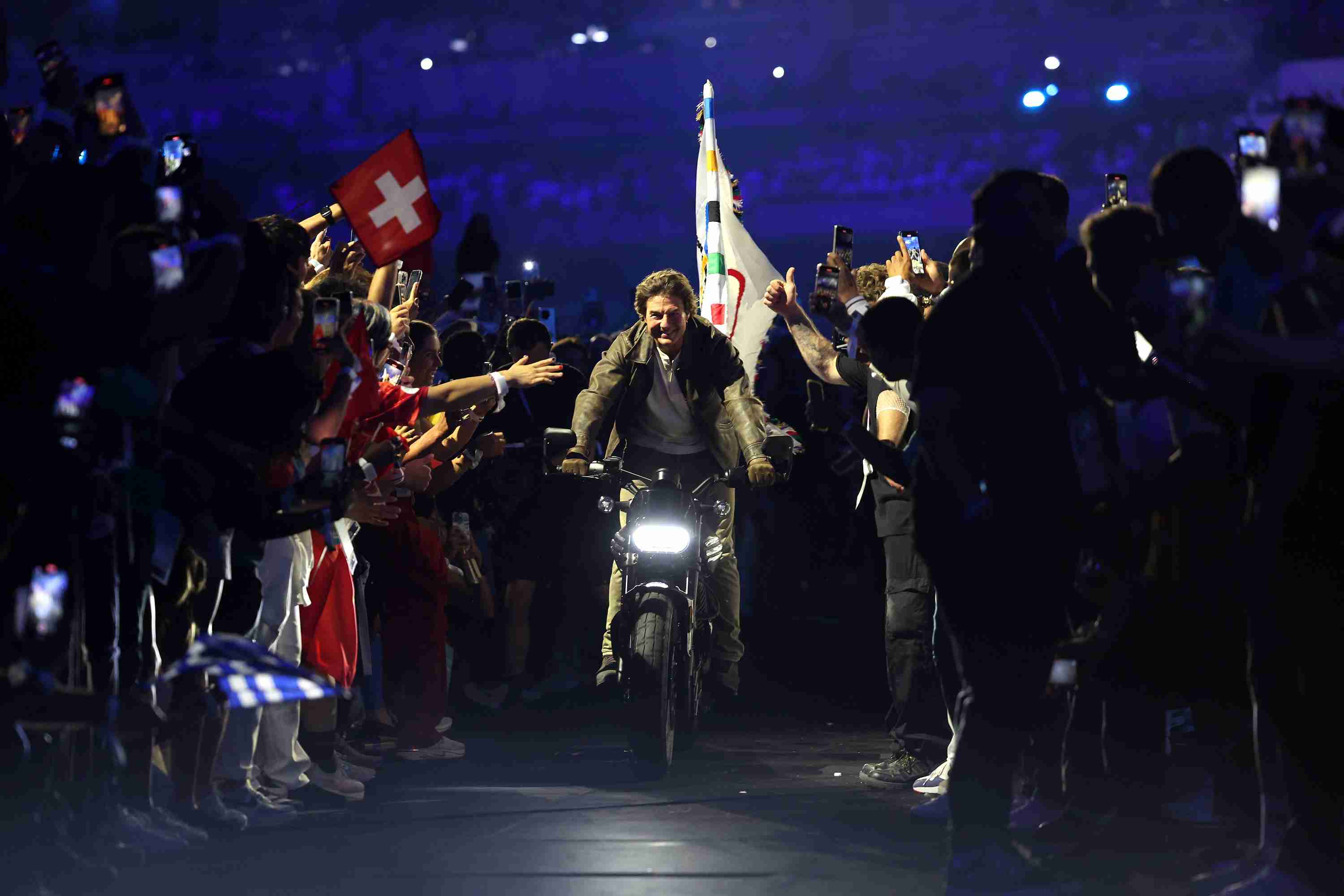 トム・クルーズ、パリ五輪閉会式で大規模なスタントを披露か　正式発表はなくサプライズでの出演