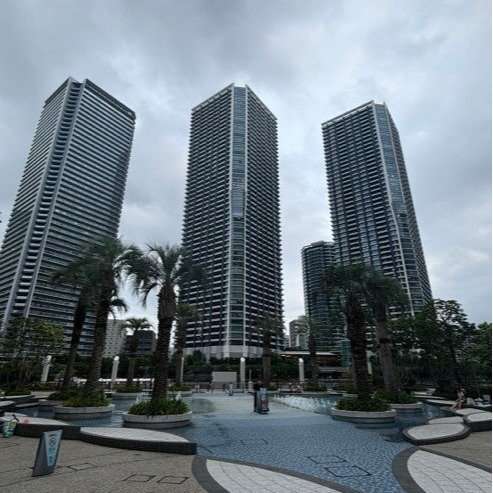 【タワマン論争】ひろゆき氏「タワマンはコンビニに行くのに30分かかる」は本当か？ 住んでいる人に聞いた「それより本当に最悪なこと」とは？ さらに地元民は「マナーの悪い外国人が増えた」と大ブーイング