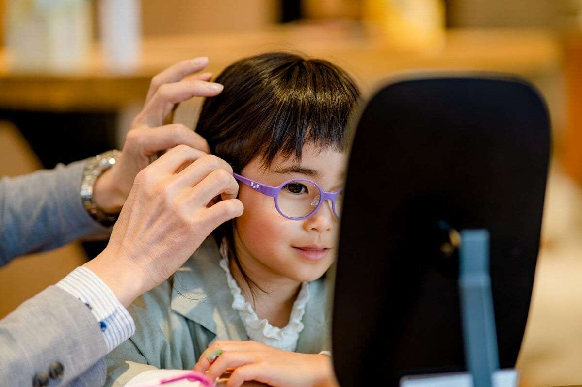 子どもの近視は小1~進行に注意を…視力0.3未満は小1約1%も中3では約3割に 文科省が実態調査