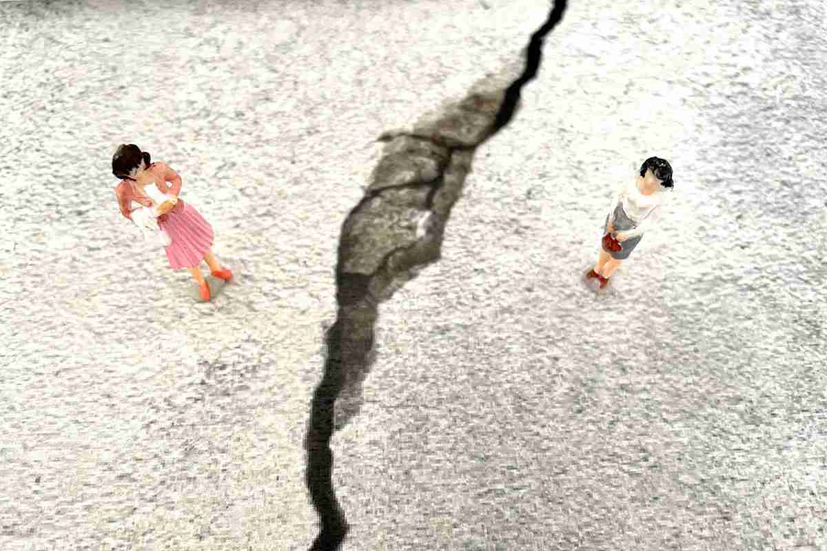 専業主婦はリスク！！←「子どもといたいから働かない」発言は不快？　SNS「嫉妬すごい」「女の敵は女」対立が生まれるワケ | LASISA（らしさ・ラシサ）