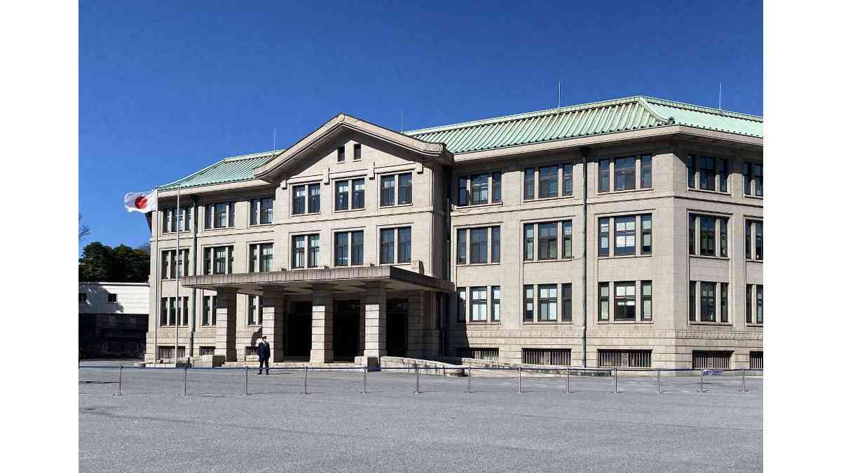 皇居内の馬車庫休憩所で火災、夜中に「ボーン」と大きな音…馬や馬車に被害なし : 読売新聞