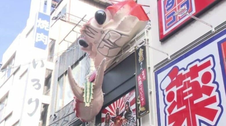 「龍のしっぽ」切ったのは「カニ」だった! 撤去された「金龍ラーメン」看板の“しっぽ” 近くのカニ居酒屋のカニがハサミで持って出現 | ガールズ ...