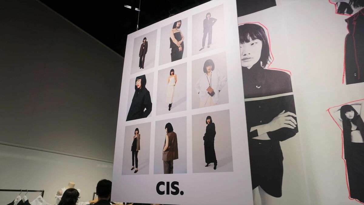 スーツの青山、らしくない「モード服」に本気の理由、外部人材を起用した新ブランドでイメージ刷新