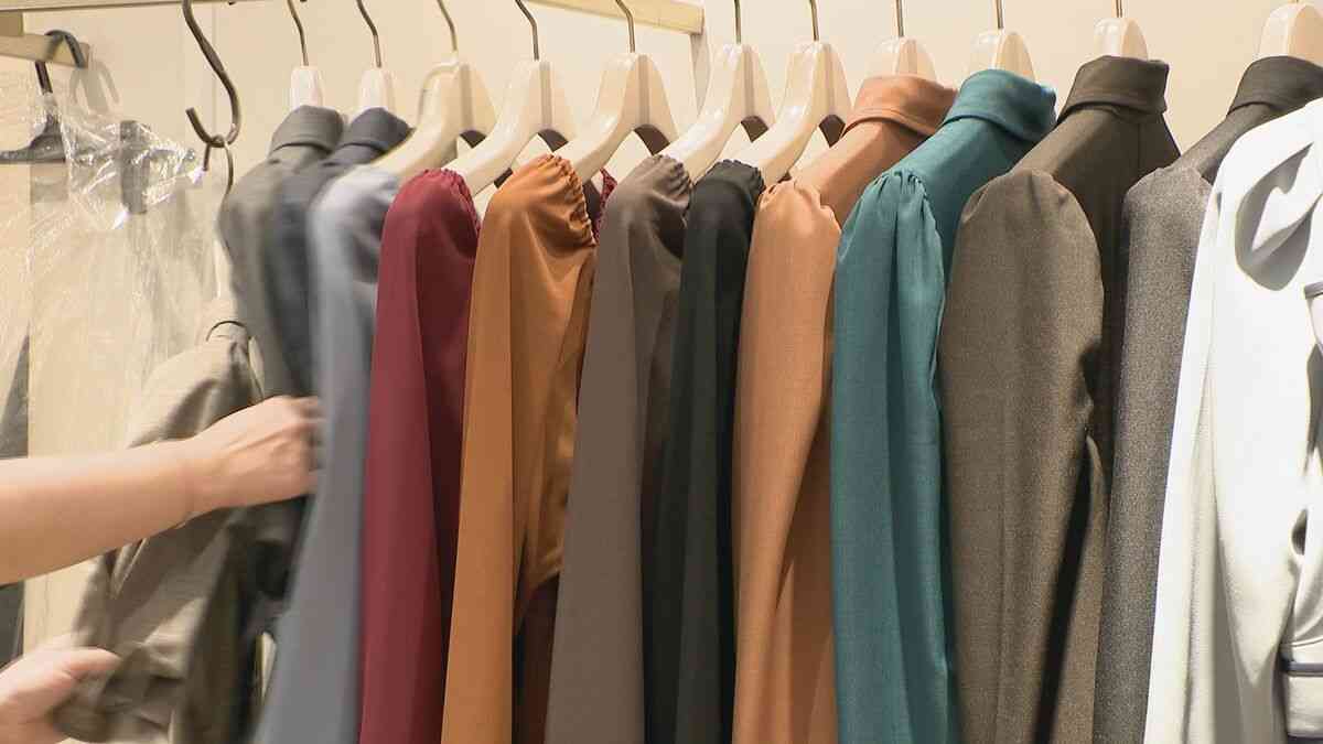 新しい秋のファッション『素材は涼しく 色は秋カラー』ロングブーツと合わせてショートパンツも抵抗感なく | TBS NEWS DIG