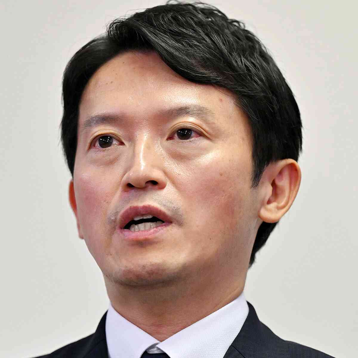 「俺は知事だぞ」兵庫県・斎藤元彦知事　“鏡つきプレハブ”“ごみポイ捨て”アンケートで疑惑続々「感情あるんかな」呆れ拡大（SmartFLASH） - Yahoo!ニュース
