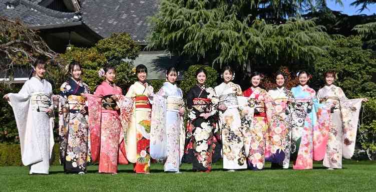 オスカー所属11人が晴れ着姿で美の共演　小芝風花、高橋ひかる、本田望結らが一同に  | ORICON NEWS