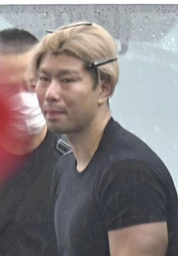 「飛び石で車体に傷」言いがかり…相手の免許証でクレカ“不正入手”スマホなど購入か 夫婦ら3人逮捕