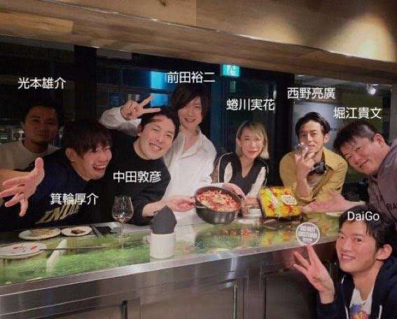 芸能人の集合写真を貼るトピ