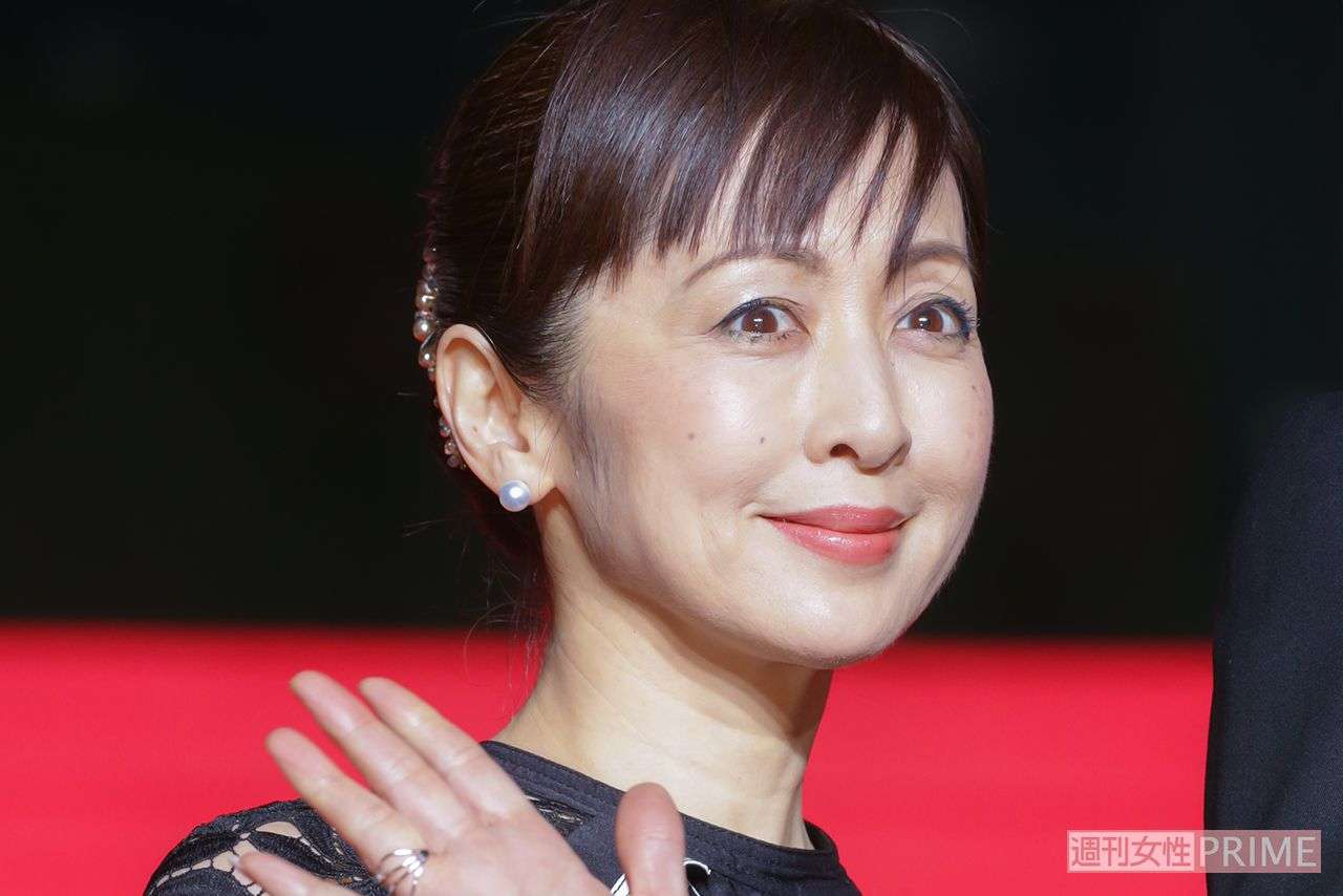 斉藤由貴「なぜか干されない」60代医師との“不倫続行”報道も…「普通にテレビに出てる」ワケ | 週刊女性PRIME