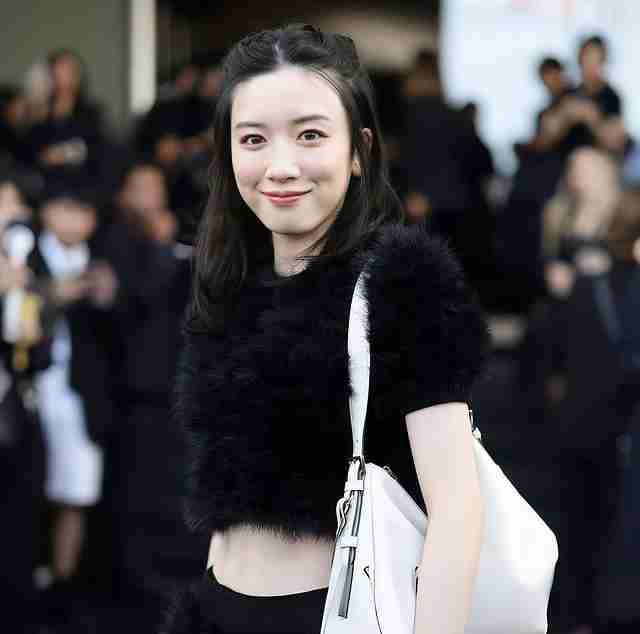 「腹筋やば!」「ギャップが」永野芽郁 「可愛すぎる」全身PRADA姿「すんごい腹筋」も反響、超速26万いいね