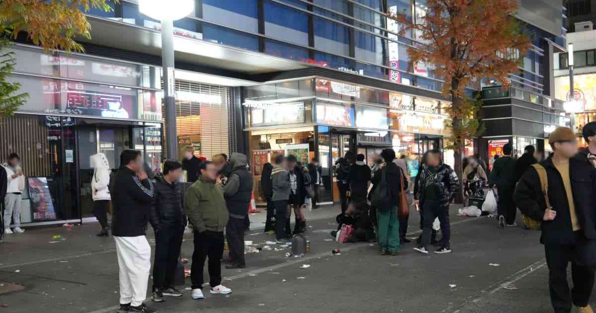 「PayPay」と「SNS」を使って「酒とたばこ代」を稼ぐ…最新の「トー横キッズ」事情に衝撃！ | FRIDAYデジタル