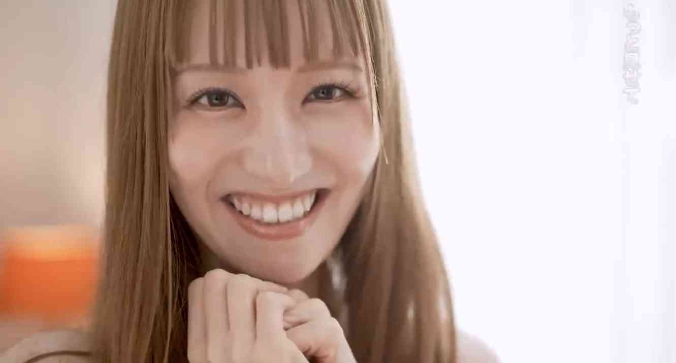 「人気アイドルグループ」の元メンバーがセクシー女優に。アイドル時代と同じ“本名”で活動するワケ