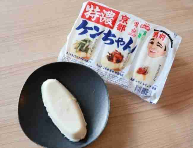 飛行機の『最後尾』に座った男性、CAから渡された機内食が…「こんな事あるんですね」「予測不能すぎる」