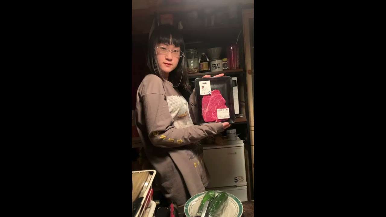 「噛むのが疲れる」「高い割においしくない!」若者の“ステーキ離れ”は本当? Z世代100人に聞いた「ごちそう」、 3位には衝撃の食べ物が…