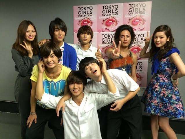 芸能人の集合写真を貼るトピ